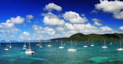 Los 4 mejores destinos en el Caribe para navegar en catamarán o velero